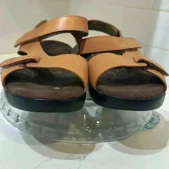 Propet womens tan sandals size 7 - Picture 3 of 9